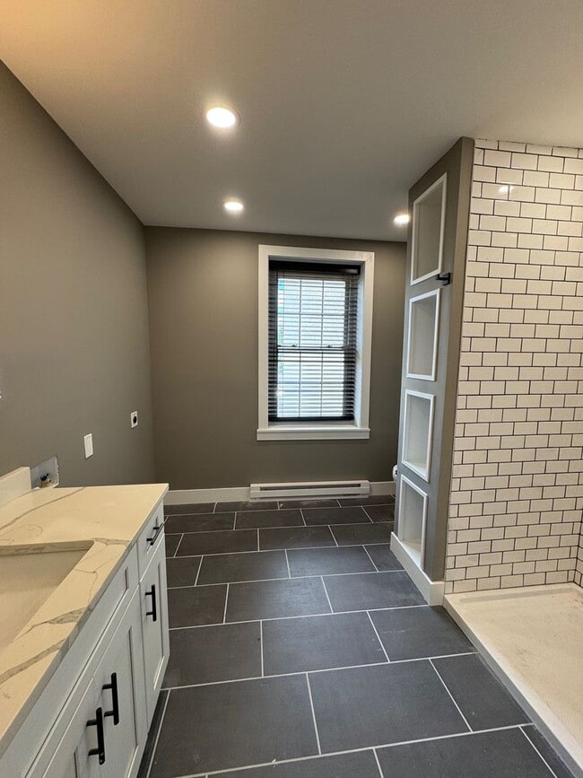 Building Photo - LARGE One Bedroom in Downtown Emmaus