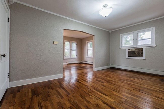 Building Photo - South Side 3 Bedroom House