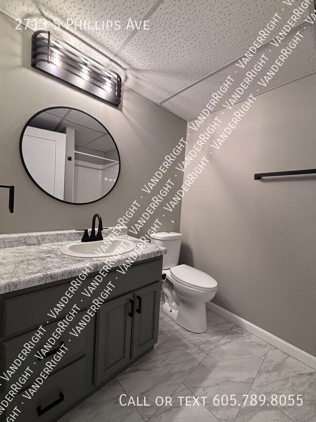 Building Photo - 2713 S Phillips Ave