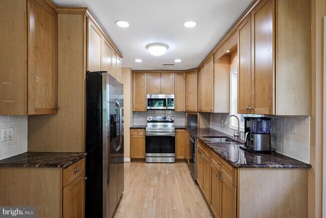 Building Photo - 6513 Old Dominion Dr