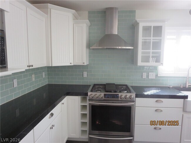 Building Photo - 499 Holly Hunt St