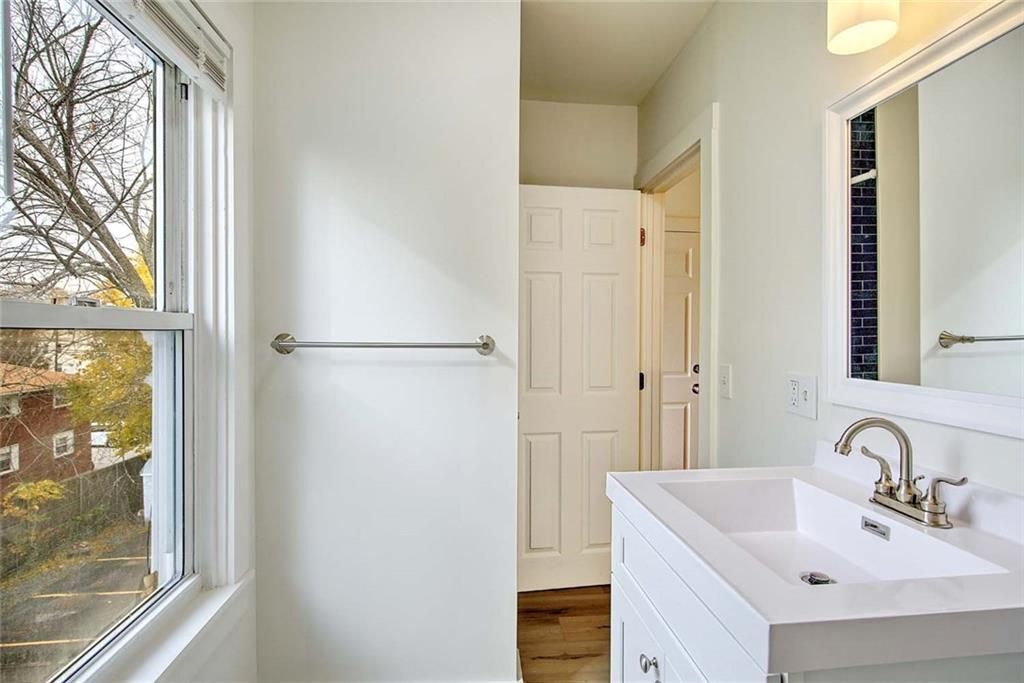 Building Photo - 21 Brewster St