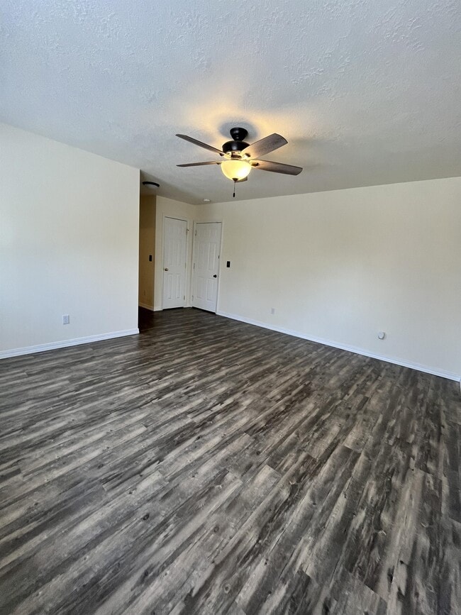 Building Photo - 950 Gregory Ln