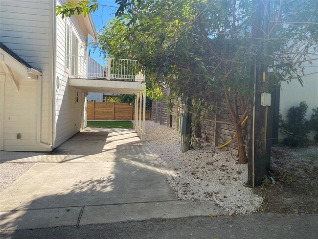 Building Photo - 1907 E 17th St