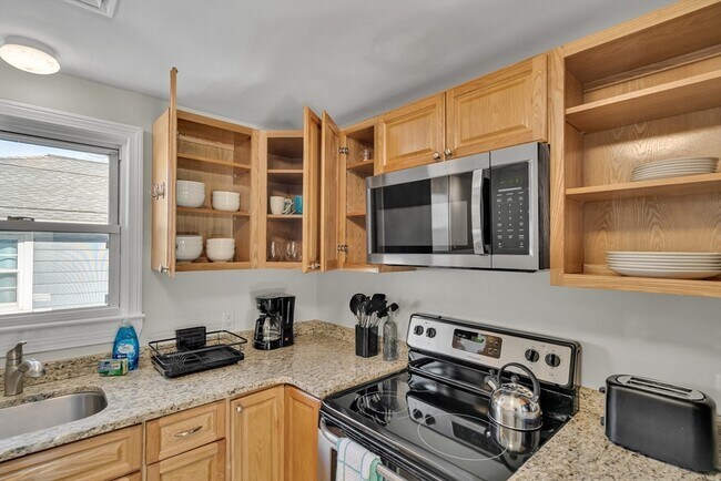 Building Photo - 74-76-76 Dunboy St