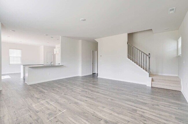 Building Photo - Spacious 4-Bed Gem with 2.5 Baths in Fuqua...