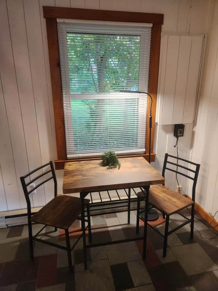 Table for two - 311 Newton Aly