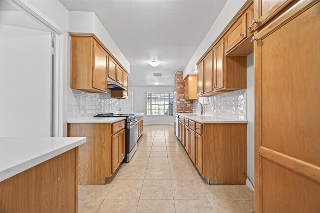 Building Photo - 22206 Red River Dr