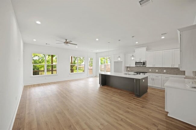 Building Photo - 4914 Lavender St