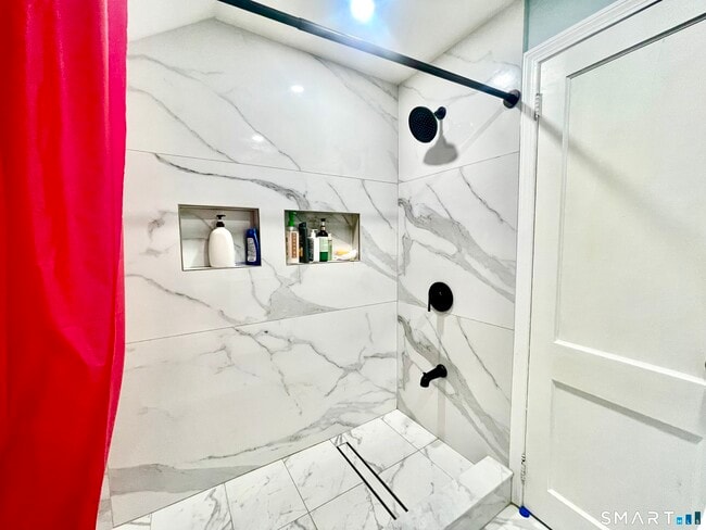 Building Photo - 368 Lakewood Rd