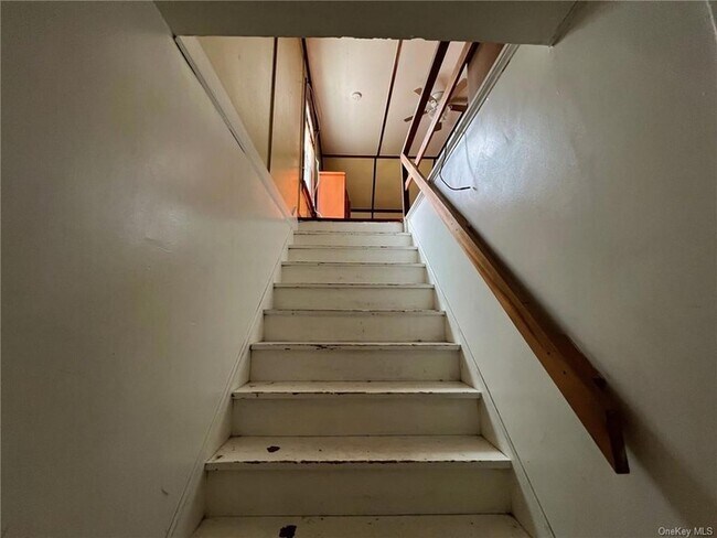 Building Photo - 123 Monhagen Ave