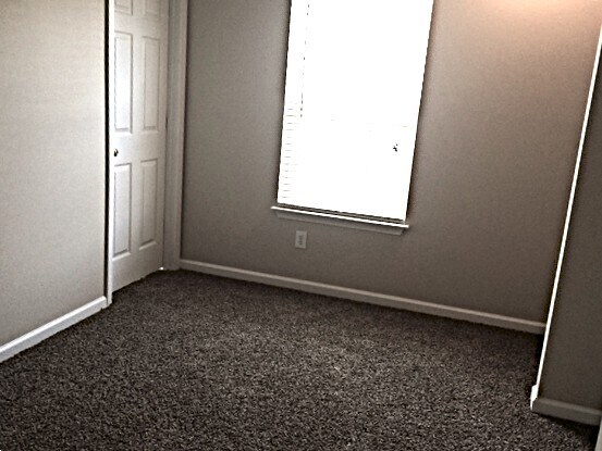 Building Photo - 208 Julian Pond Ln