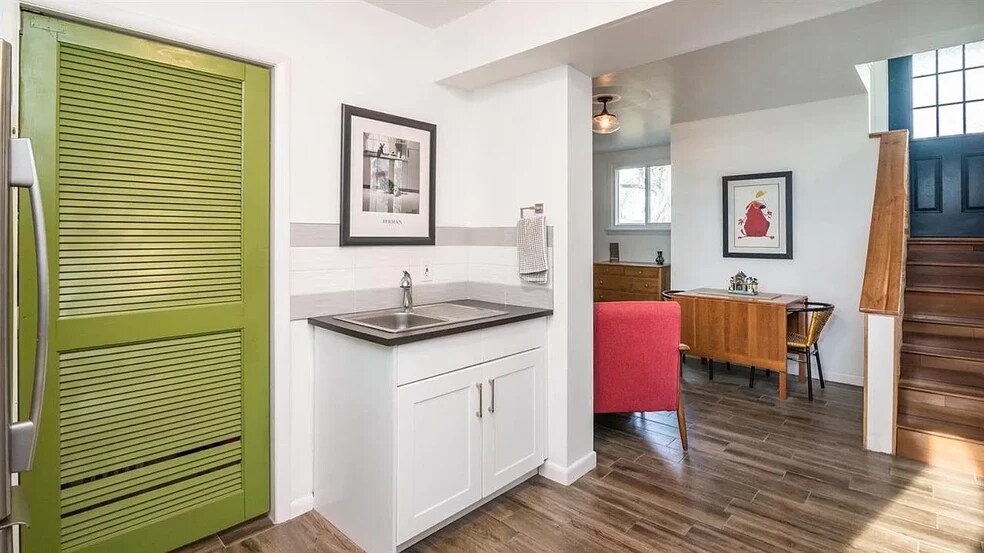 Kitchen - 5010 Bolla Rd