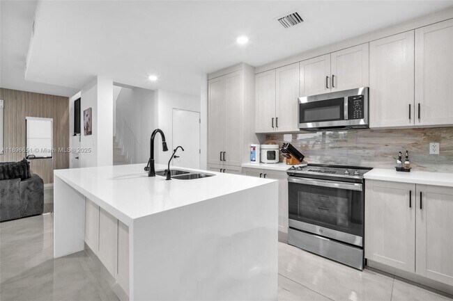 Building Photo - 1337 NW 3rd St