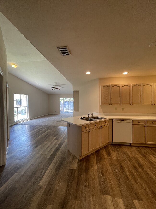 Building Photo - 12243 Londonderry Ln