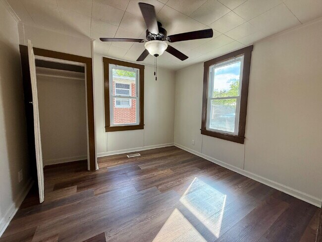 Building Photo - 3 Bedroom / 2 Bath House in Springfield