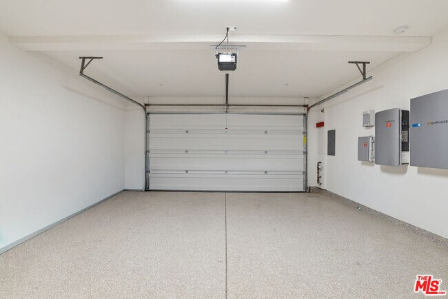 Building Photo - 18114 Outlook Wy