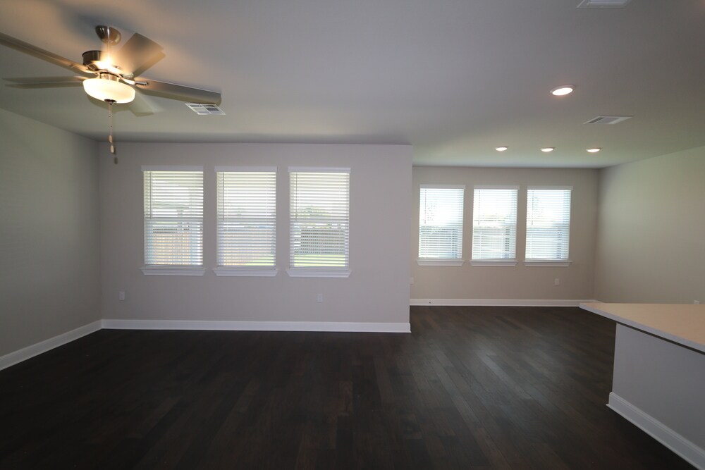 Building Photo - 1607 Alana Falls Ave