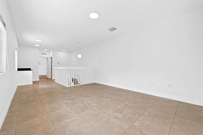 Building Photo - 1719 SW 23rd St