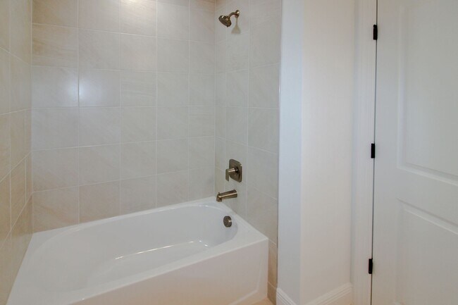 Building Photo - Palmera at Wellen Park Annual Townhouse for Rent