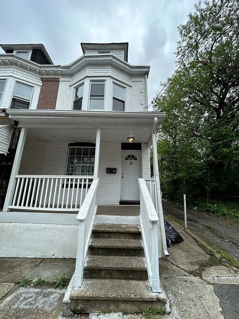 Building Photo - 19 E Ingham Ave