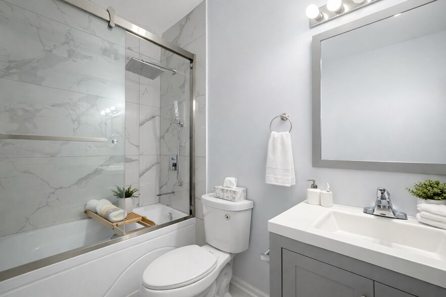 Building Photo - 2413 W Taylor St