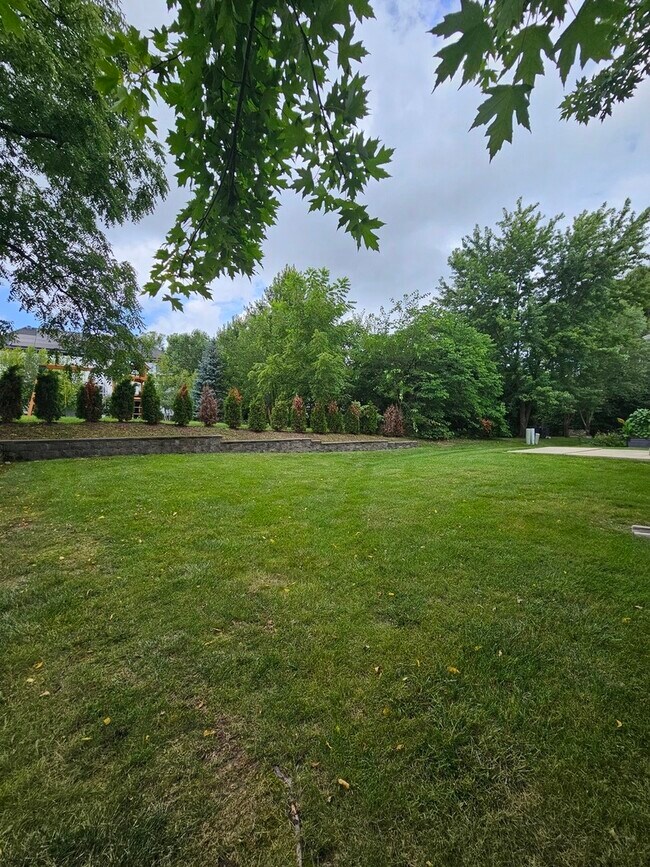 Building Photo - 420 Merry Oaks Rd