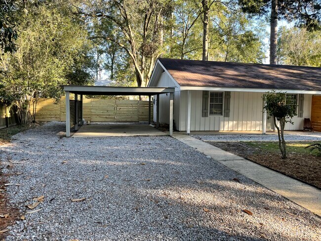 Multiple car parking driveway with side drive for small boat. - 218 W Saint Mary Dr