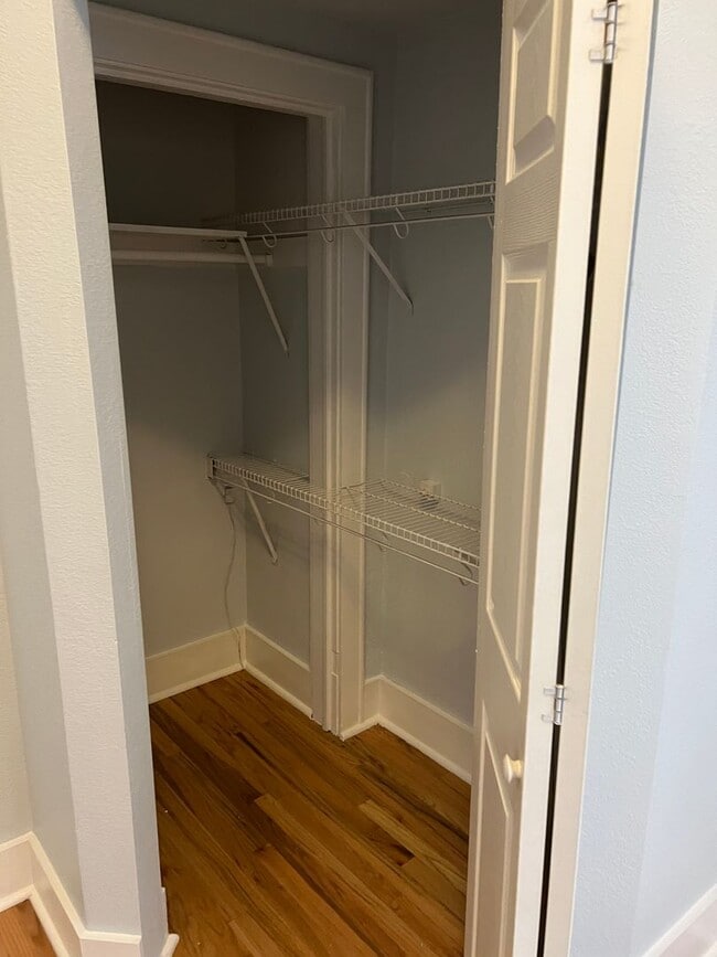 Building Photo - Uptown condo available immediately
