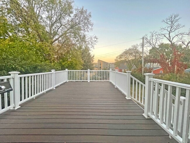 Building Photo - Spacious and Modern 4 Bedroom 3 Bath in Richfield is Pet Friendly!