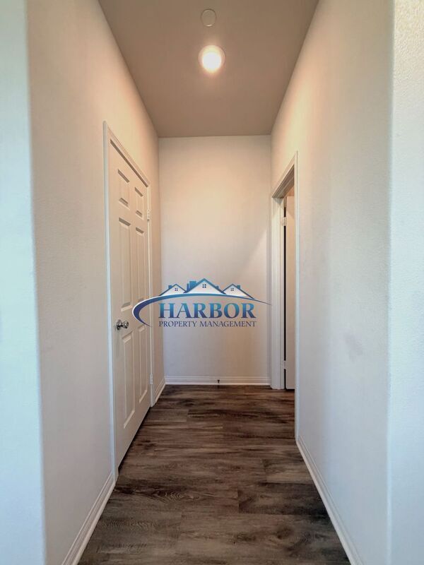 Building Photo - 1215 Canoe Ln