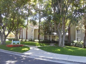 Building Photo - Beautiful remodeled 1 Bed one Bath in  Nor...