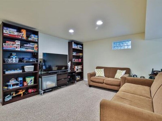 Building Photo - Beautiful Home in Prime Montgomery Location