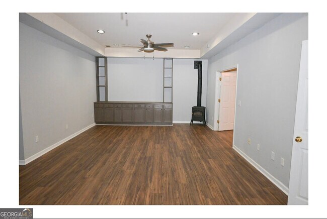 Building Photo - 3885 Waterford Dr