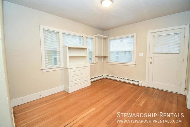 Building Photo - 2024 Emerald St