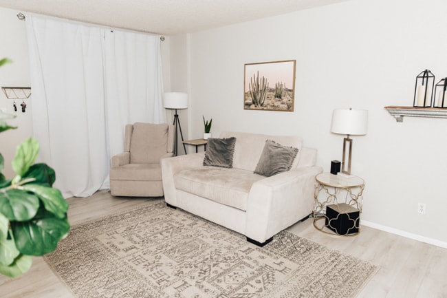 Building Photo - 2938 N 61st Pl