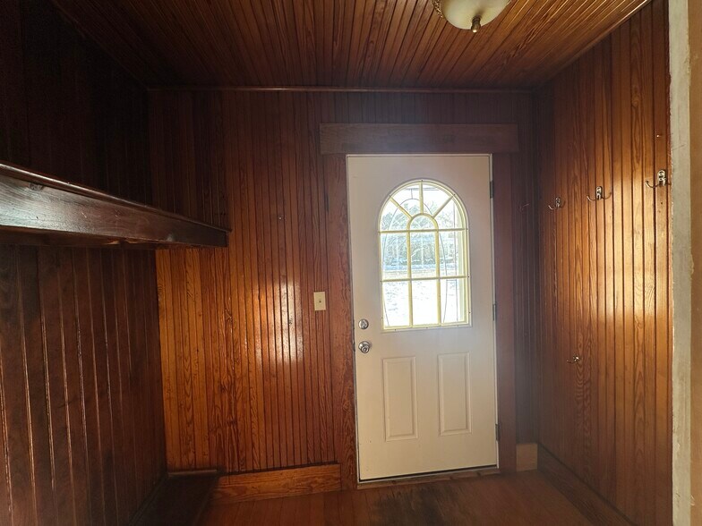 Building Photo - 179 Maple Ave