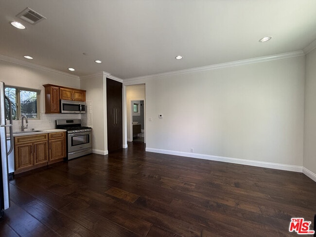 Building Photo - 735 S Citrus Ave