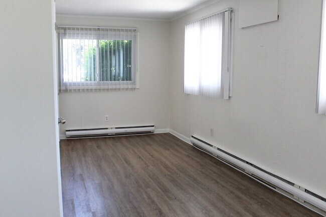 Building Photo - 10 Belchertown Rd