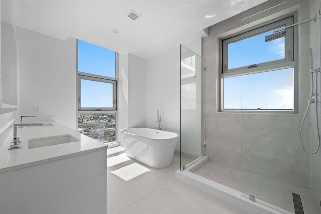 Building Photo - 220 Lake Shore Dr