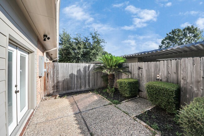 Building Photo - 7545 Brompton St