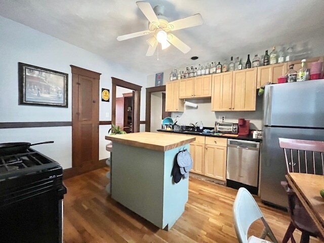 Primary Photo - 18 Sachem St