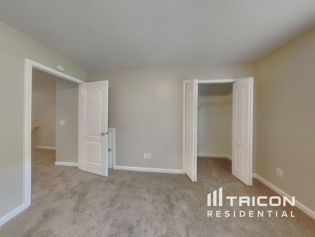 Building Photo - 5371 Lakerock Dr SW