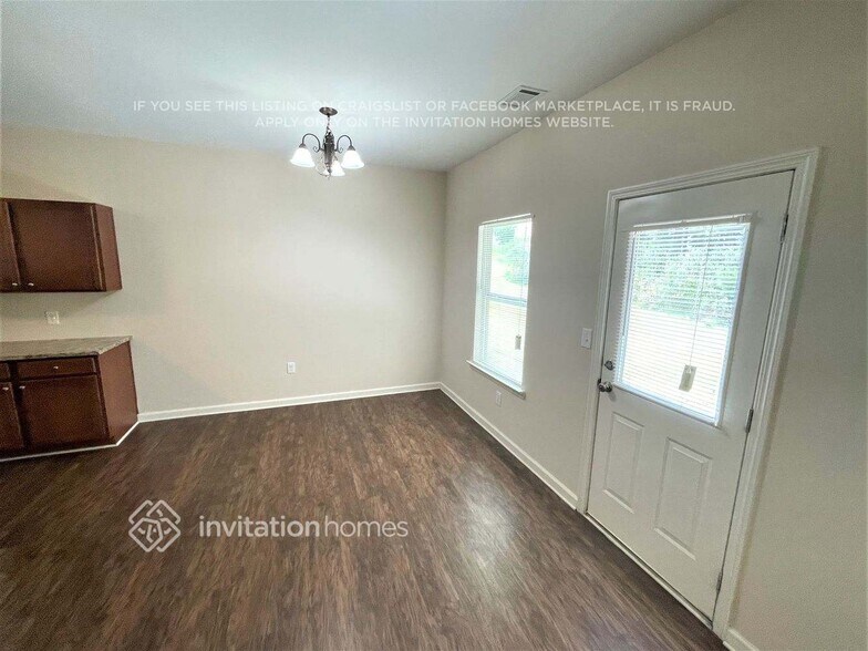 Building Photo - 2445 Valley Creek Dr