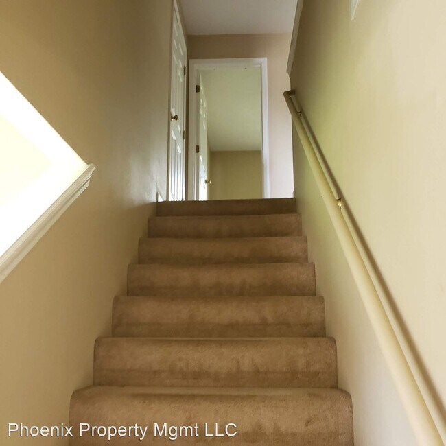 Building Photo - 3409-3411 Squirrel Dr