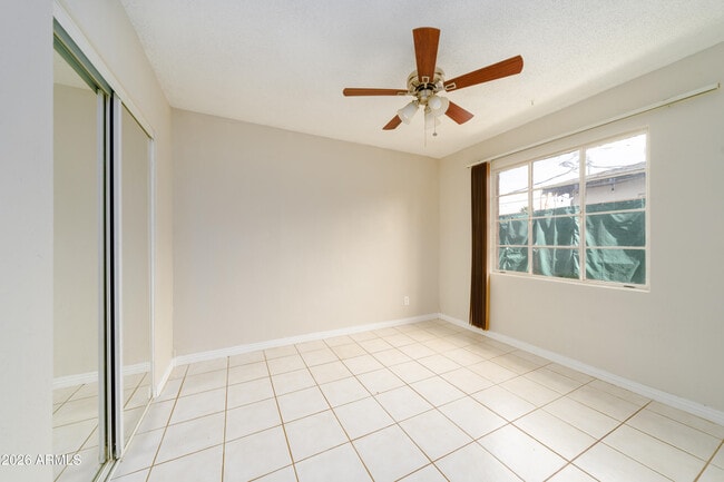 Building Photo - 2416 E Clarendon Ave