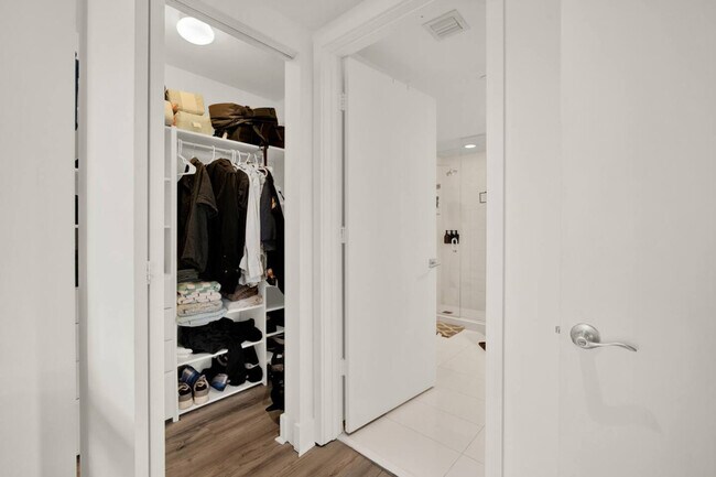 Building Photo - 121 NE 34th St