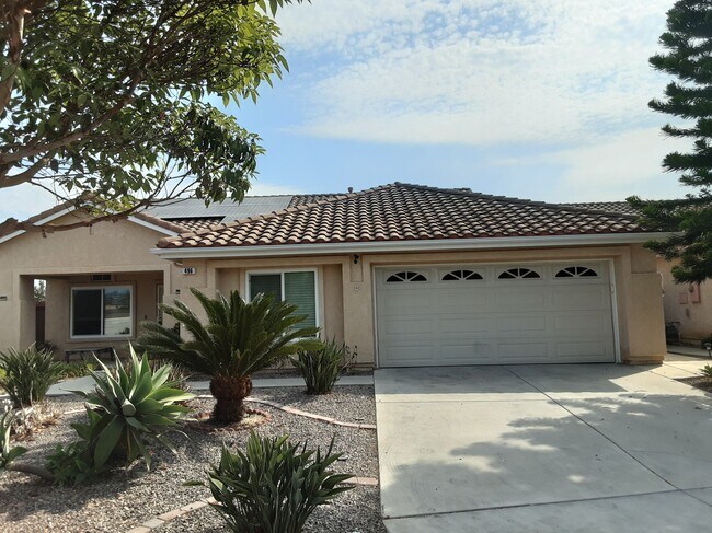 Primary Photo - 496 Christina Ct