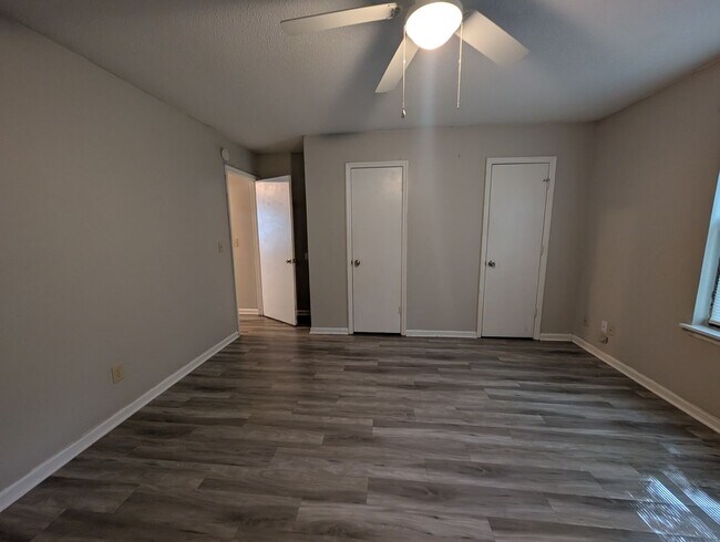 Building Photo - 171 Hummingbird Ave