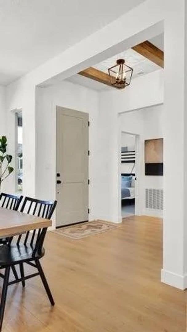 Building Photo - Beautiful Custom Home!